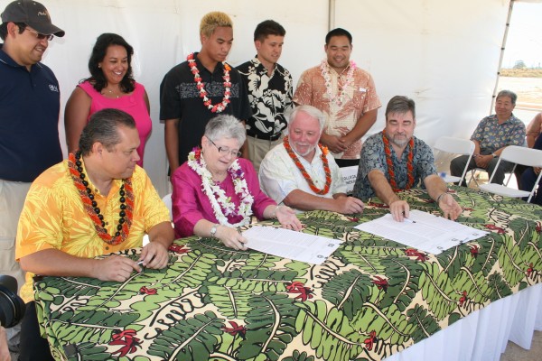 IMG_4717 Alapaki Nahale-a, Chairman of the Hawaiian Homes Commission, M.R.C. Greenwood, President of the University of Hawai'i, Clark Llewellyn, Dean, UH School of Architecture, and Peter Crouch, Dean, UH College of Engineering, signed an agreement today at Kapolei which marked a partnership which will allow UH students to actually work on Hawaiian Home Lands homes.
